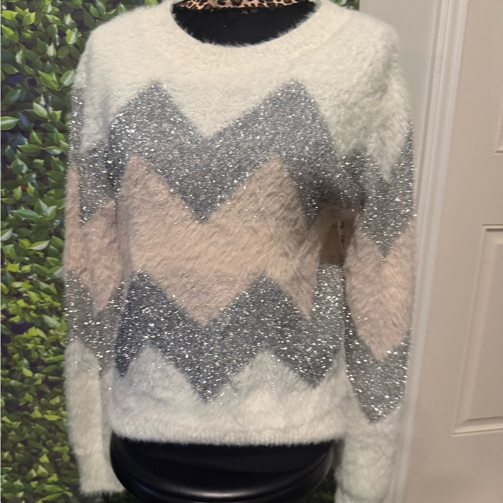 Women's Chevron Pattern Sweater - White, Silver, and Cream96